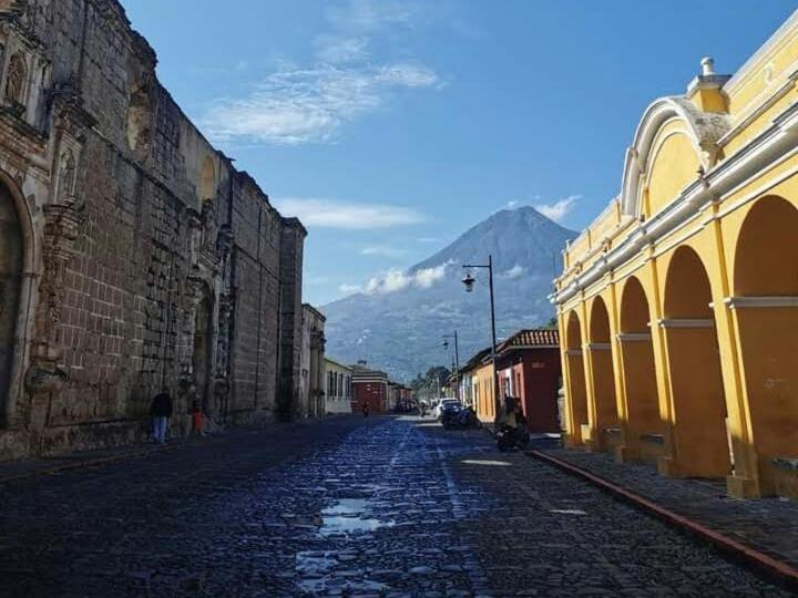 Huellas Hostal Antigua Buitenkant foto