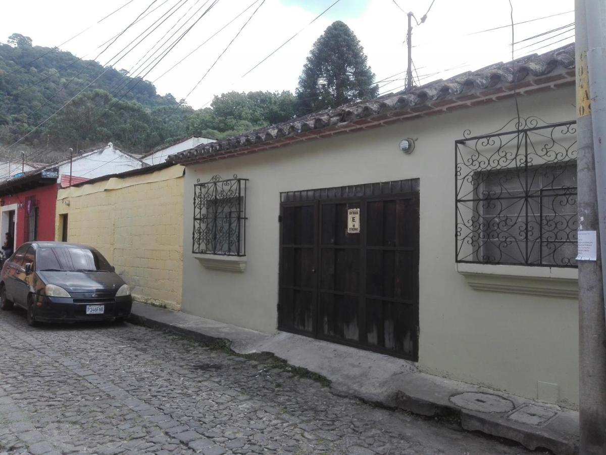 Huellas Hostal Antigua Buitenkant foto
