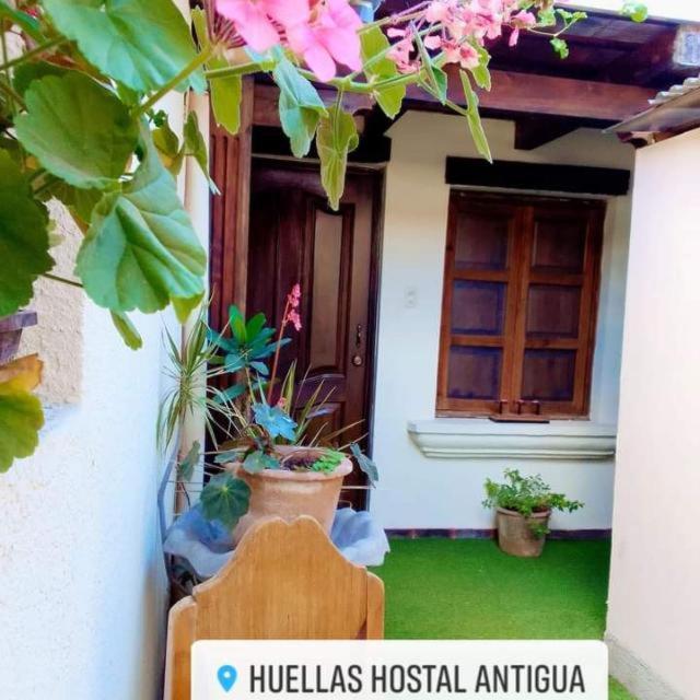 Huellas Hostal Antigua Buitenkant foto