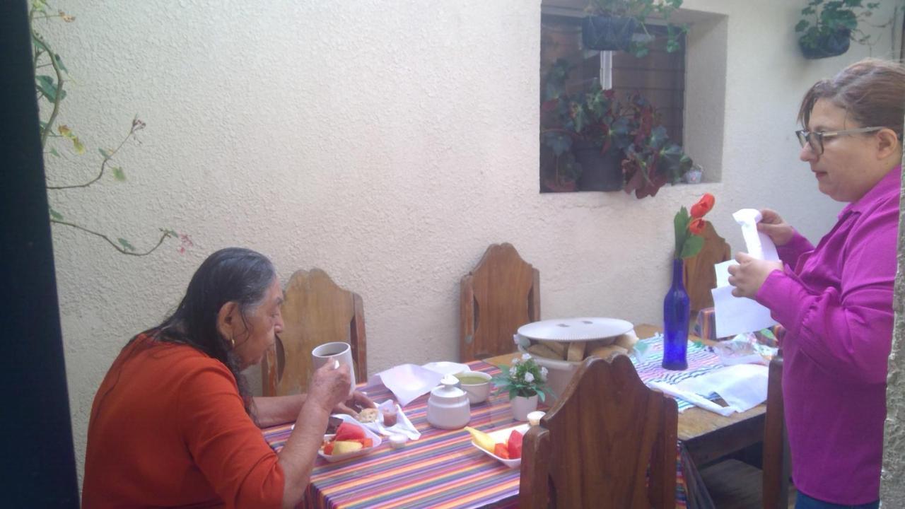 Huellas Hostal Antigua Buitenkant foto