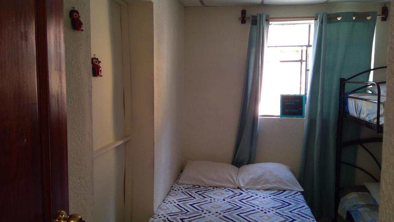 Huellas Hostal Antigua Buitenkant foto
