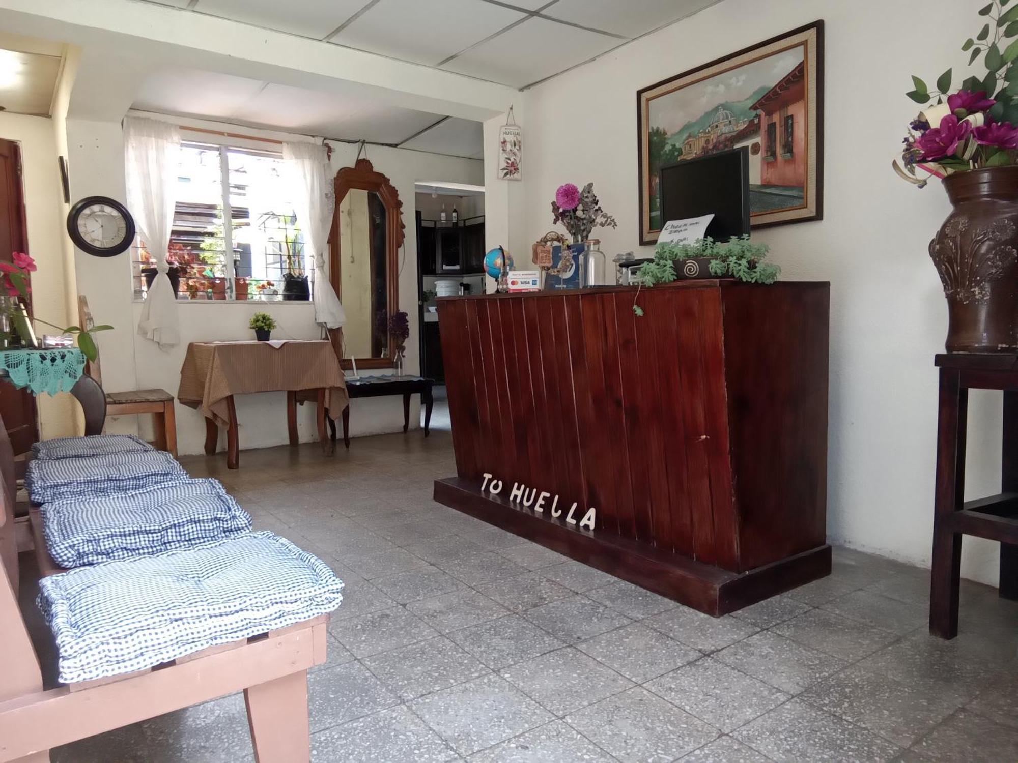 Huellas Hostal Antigua Buitenkant foto